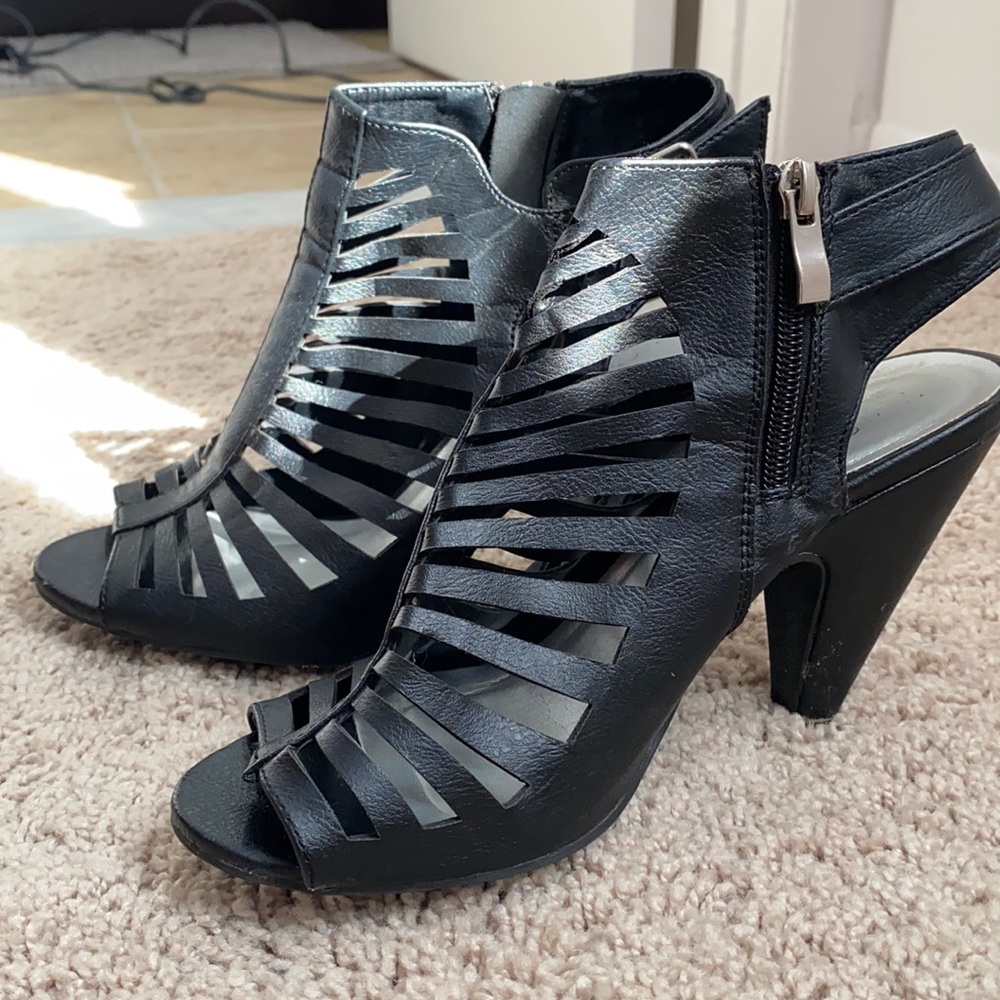 Size 8 black heel
